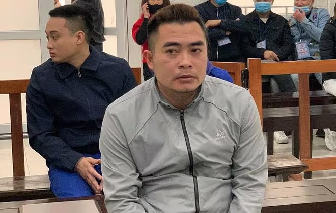 Nguyễn Đình Định bị đưa ra xét xử tại phiên tòa. Nguyễn Đình Định bị đưa ra xét xử tại phiên tòa.