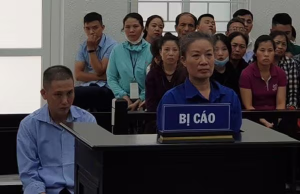 Nguyễn Thị Trà Lý và đồng phạm bị đưa ra xét xử tại phiên tòa. Nguyễn Thị Trà Lý và đồng phạm bị đưa ra xét xử tại phiên tòa.