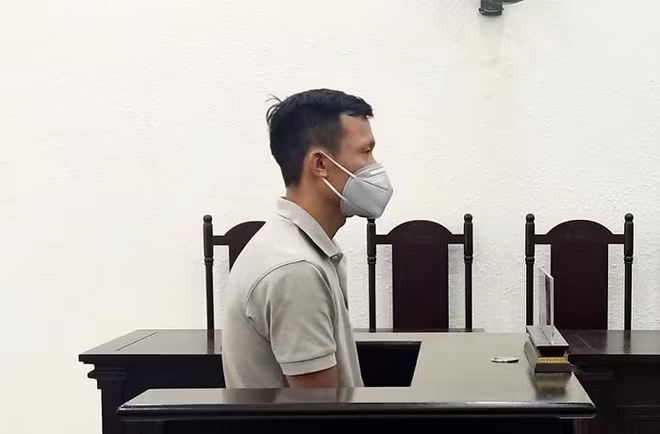 Trần Đình Quang bị đưa ra xét xử tại phiên tòa.