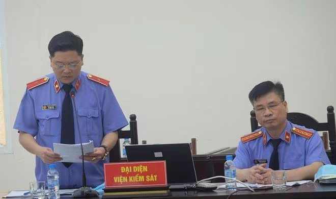 Đại diện Viện KSND TP Hà Nội tại phiên tòa sơ thẩm xét xử vụ án buôn lậu, xảy ra tại Công ty Nhật Cường.