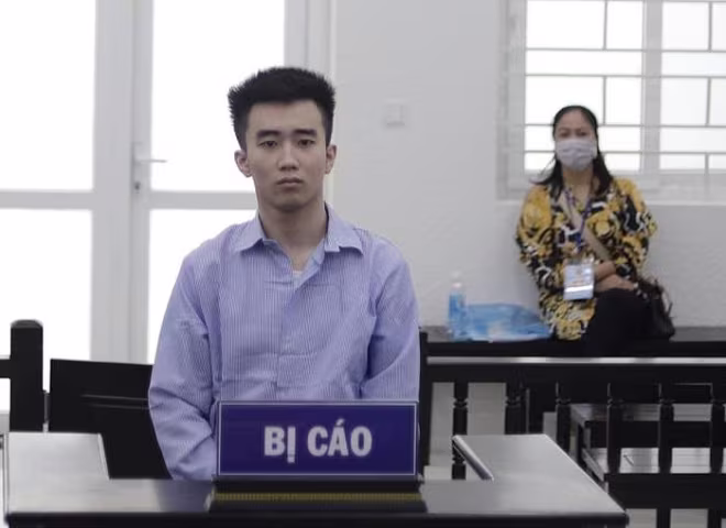 Nguyễn Hoài Nam bị đưa ra xét xử tại phiên tòa. Nguyễn Hoài Nam bị đưa ra xét xử tại phiên tòa.