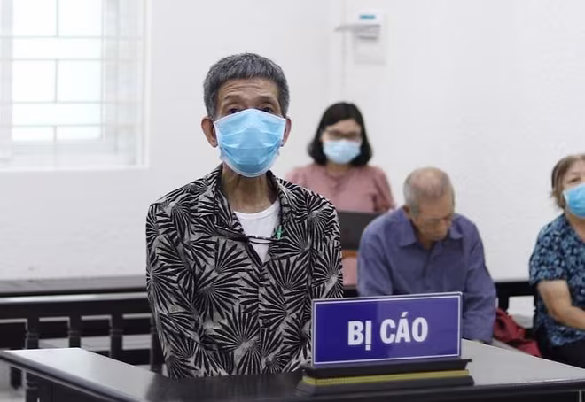 Phạm Anh Dũng bị đưa ra xét xử tại phiên tòa. Phạm Anh Dũng bị đưa ra xét xử tại phiên tòa.