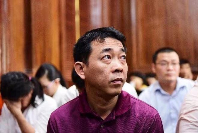 Bị can Nguyễn Minh Hùng - Chủ tịch, kiêm Tổng giám đốc Cong ty VN Pharma. Bị can Nguyễn Minh Hùng - Chủ tịch, kiêm Tổng giám đốc Cong ty VN Pharma.