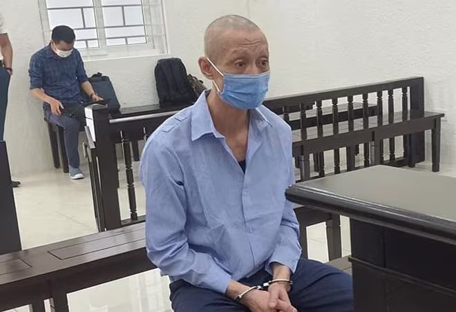 Dương Quang Bình bị đưa ra xét xử tại phiên tòa. Dương Quang Bình bị đưa ra xét xử tại phiên tòa.