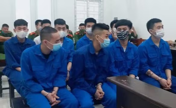 Các bị cáo trong vụ án bị đưa ra xét xử tại phiên toà. Các bị cáo trong vụ án bị đưa ra xét xử tại phiên toà.