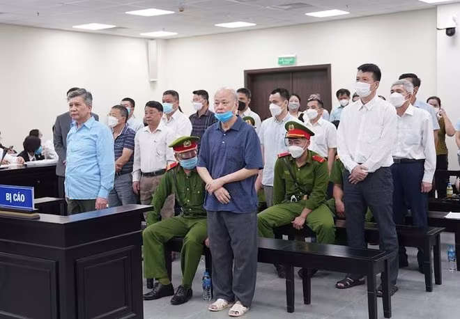 Các bị cáo trong vụ án bị đưa ra xét xử tại phiên tòa. Các bị cáo trong vụ án bị đưa ra xét xử tại phiên tòa.