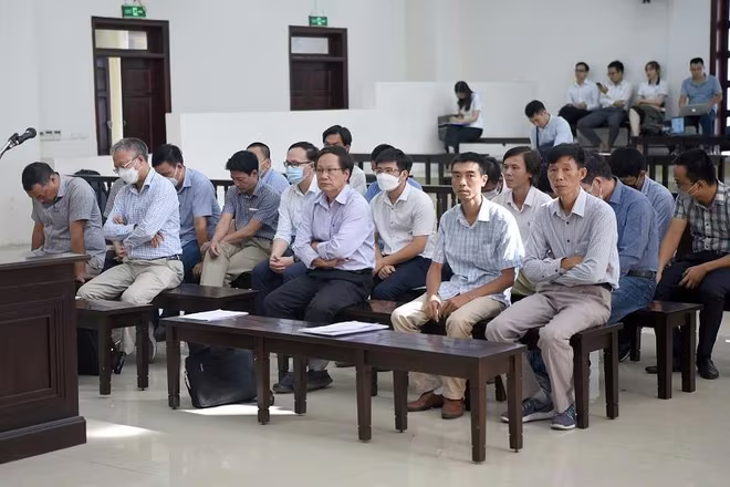 Các bị cáo trong vụ án khi nghe quan điểm của Viện kiểm sát. Các bị cáo trong vụ án khi nghe quan điểm của Viện kiểm sát.
