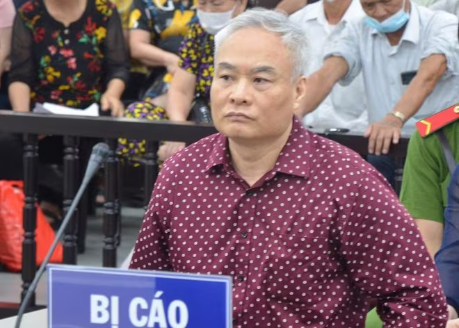 Cựu Chủ tịch Trung tâm Hỗ trợ người nghèo trong phát triển nông thôn mới Trần Đức Trung tại phiên tòa. Cựu Chủ tịch Trung tâm Hỗ trợ người nghèo trong phát triển nông thôn mới Trần Đức Trung tại phiên tòa.