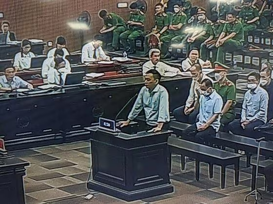 Bị cáo Nguyễn Đại Dương khai báo về hành vi bị truy tố tại phiên tòa. Bị cáo Nguyễn Đại Dương khai báo về hành vi bị truy tố tại phiên tòa.