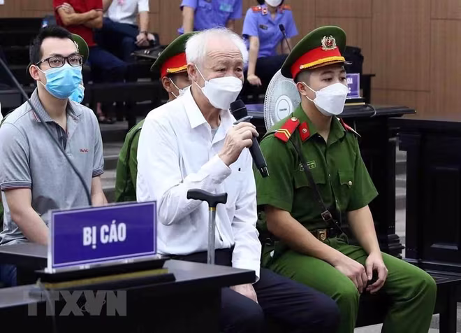 Cựu Chủ tịch Tổng Công ty SX-XNK Bình Dương Nguyễn Văn Minh. Cựu Chủ tịch Tổng Công ty SX-XNK Bình Dương Nguyễn Văn Minh.