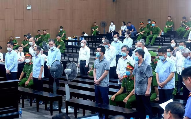 Các bị cáo trong vụ án bị đưa ra xét xử tại phiên tòa. Các bị cáo trong vụ án bị đưa ra xét xử tại phiên tòa.
