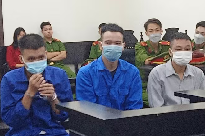 Các bị cáo trong vụ án bị đưa ra xét xử tại phiên tòa. Các bị cáo trong vụ án bị đưa ra xét xử tại phiên tòa.