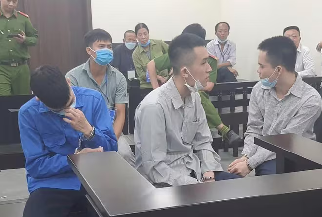 Các bị cáo trong vụ án bị đưa ra xét xử tại phiên tòa. Các bị cáo trong vụ án bị đưa ra xét xử tại phiên tòa.