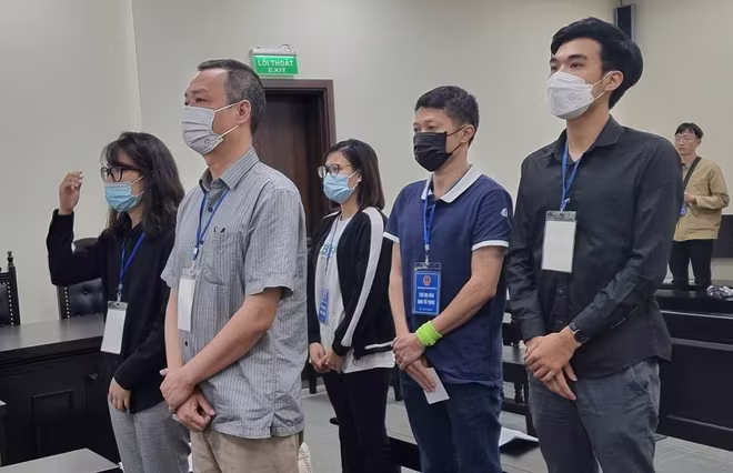 Các bị cáo trong vụ án bị đưa ra xét xử tại phiên tòa. Các bị cáo trong vụ án bị đưa ra xét xử tại phiên tòa.