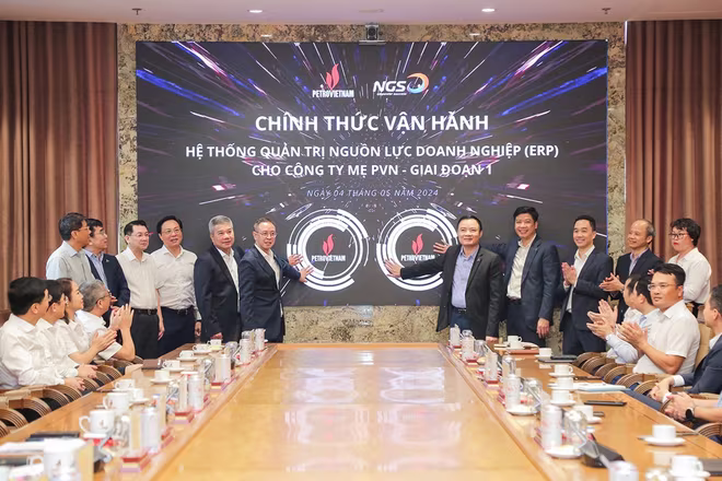 Lãnh đạo Tập đoàn và các đơn vị đối tác thực hiện nghi thức chính thức vận hành hệ thống ERP. Lãnh đạo Tập đoàn và các đơn vị đối tác thực hiện nghi thức chính thức vận hành hệ thống ERP.