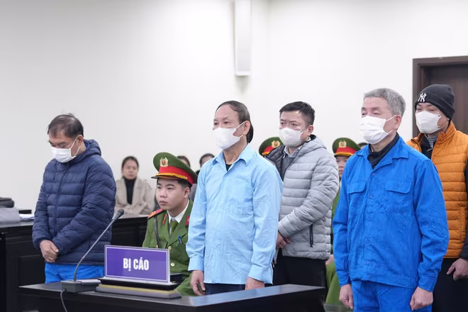 Cựu Chủ tịch NXB Giáo dục Việt Nam Nguyễn Đức Thái và các bị cáo liên quan.