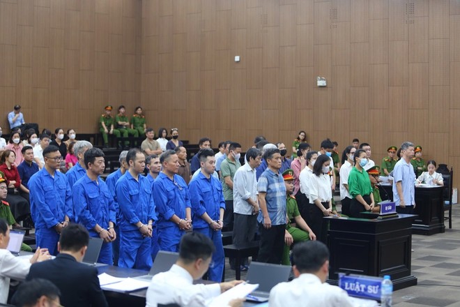 Các bị cáo trong vụ án tại phiên tòa