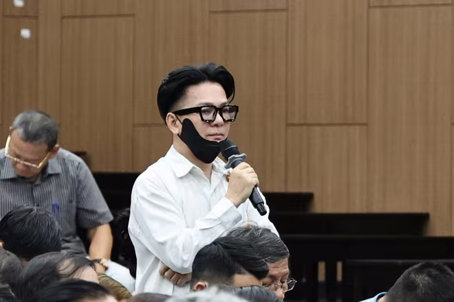 Bị cáo Vũ Ngọc Hà (tức ca sĩ Vũ Hà) khai báo về hành vi phạm tội tại phiên tòa.