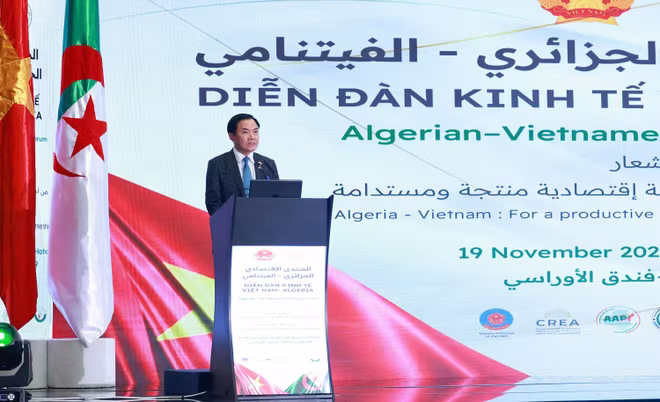 Tổng Giám đốc Petrovietnam Lê Ngọc Sơn nhấn mạnh vai trò trụ cột của hợp tác năng lượng tại Diễn đàn Kinh tế Việt Nam - Algeria. Tổng Giám đốc Petrovietnam Lê Ngọc Sơn nhấn mạnh vai trò trụ cột của hợp tác năng lượng tại Diễn đàn Kinh tế Việt Nam - Algeria.