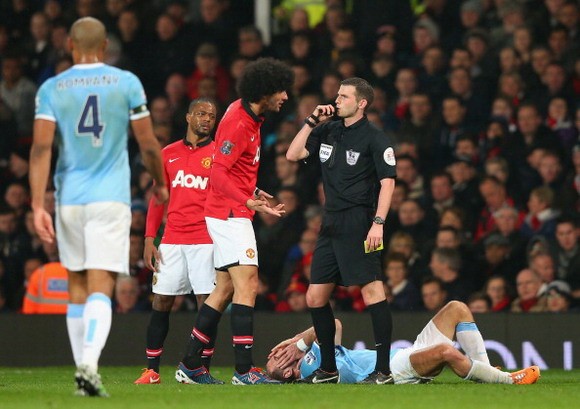 Fellaini lên tiếng sau cú "cùi chỏ" vào mặt Zabaleta ảnh 1 Fellaini lên tiếng sau cú "cùi chỏ" vào mặt Zabaleta ảnh 1