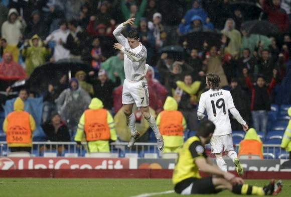 Giúp Real thắng trận 3-0, Ronaldo san bằng kỷ lục của Messi ảnh 1 Giúp Real thắng trận 3-0, Ronaldo san bằng kỷ lục của Messi ảnh 1