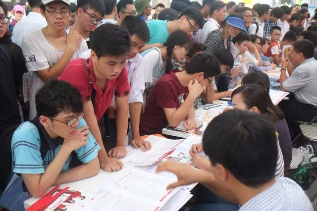 Hơn 40% thí sinh thay đổi nguyện vọng xét tuyển đại học 2020 với xu hướng tập trung vào khối kinh tế, công nghệ Hơn 40% thí sinh thay đổi nguyện vọng xét tuyển đại học 2020 với xu hướng tập trung vào khối kinh tế, công nghệ