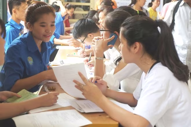 Bộ GD-ĐT đề nghị các trường ĐH giữ nguyên mức học phí năm học mới như hiện hành để chia sẻ khó khăn với người dân. Bộ GD-ĐT đề nghị các trường ĐH giữ nguyên mức học phí năm học mới như hiện hành để chia sẻ khó khăn với người dân.