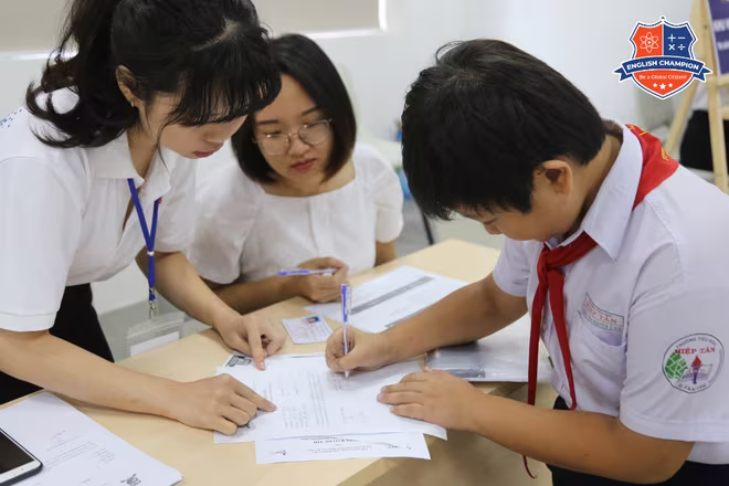 Giải nhất cuộc thi những kỷ niệm sâu sắc về thầy cô và mái trường trị giá 10 triệu đồng Giải nhất cuộc thi những kỷ niệm sâu sắc về thầy cô và mái trường trị giá 10 triệu đồng