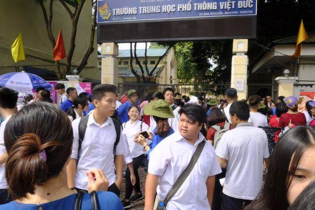 Học sinh lớp 9 sẽ được cấp Giấy chứng nhận tốt nghiệp THCS tạm thời trước 28-5 để làm thủ tục dự thi lớp 10 THPT