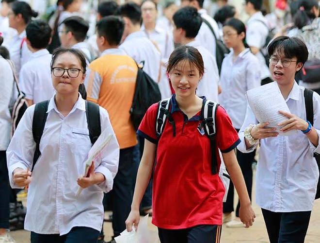 Hơn 45% thí sinh đăng ký xét tuyển ĐH 2021 bằng kết quả thi tốt nghiệp THPT đã điều chỉnh, bổ sung nguyện vọng xét tuyển trực tuyến. Hơn 45% thí sinh đăng ký xét tuyển ĐH 2021 bằng kết quả thi tốt nghiệp THPT đã điều chỉnh, bổ sung nguyện vọng xét tuyển trực tuyến.