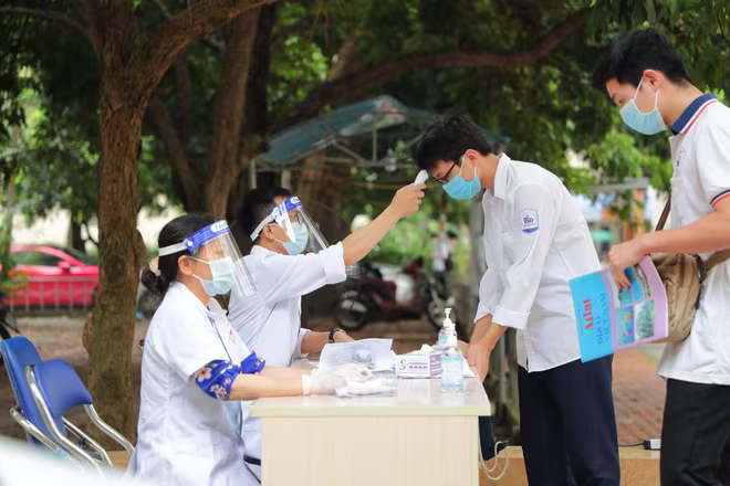 Quy mô đợt thi rút từ 1000 thí sinh/ngày còn 240 thí sinh/ngày Quy mô đợt thi rút từ 1000 thí sinh/ngày còn 240 thí sinh/ngày