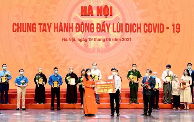 ĐH Kinh tế quốc dân chi 8 tỷ đồng để mua vaccine Covid-19 cho các bộ, giảng viên, sinh viên nhà trường ĐH Kinh tế quốc dân chi 8 tỷ đồng để mua vaccine Covid-19 cho các bộ, giảng viên, sinh viên nhà trường