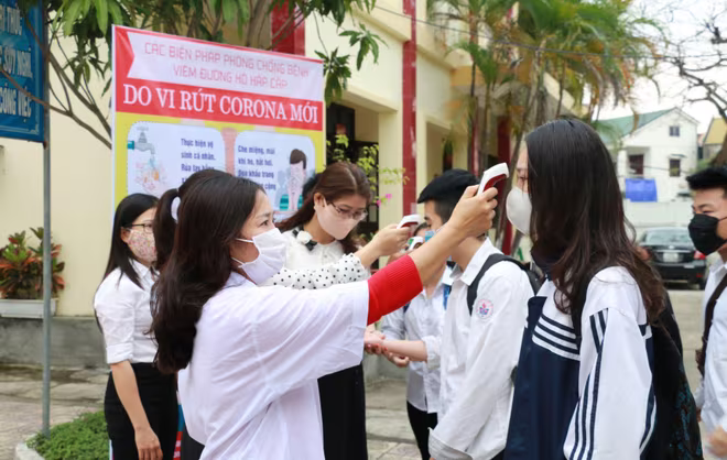 Bộ GD-ĐT đang tính phương án đặc cách cho những thí sinh không thể dự thi tốt nghiệp THPT đợt 2 vì tình hình dịch bệnh Bộ GD-ĐT đang tính phương án đặc cách cho những thí sinh không thể dự thi tốt nghiệp THPT đợt 2 vì tình hình dịch bệnh