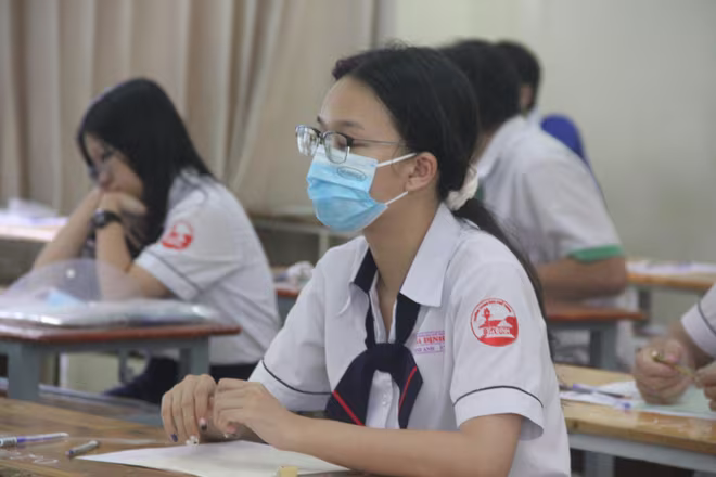 Đề xuất tăng học phí năm học mới của TP. HCM đang khiến nhiều phụ huynh băn khoăn Đề xuất tăng học phí năm học mới của TP. HCM đang khiến nhiều phụ huynh băn khoăn