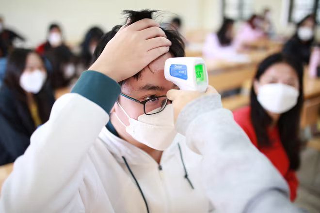 THPT Phan Huy Chú-Đống Đa đã hoàn thành tiêm chủng cho gần 900 học sinh ngay trong ngày 23-11 THPT Phan Huy Chú-Đống Đa đã hoàn thành tiêm chủng cho gần 900 học sinh ngay trong ngày 23-11