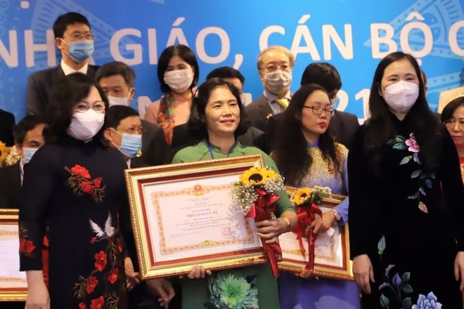 Bộ GD-ĐT ra quy chế về bình chọn khen thưởng nhà giáo tiêu biểu Bộ GD-ĐT ra quy chế về bình chọn khen thưởng nhà giáo tiêu biểu