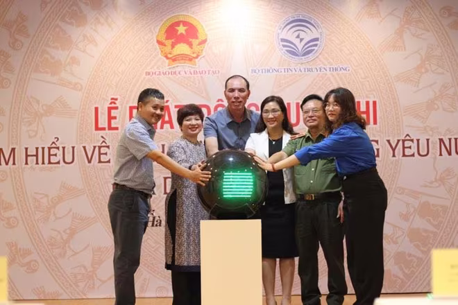 Chính thức nhận bài dự thi Tìm hiểu về lịch sử truyền thống yêu nước của dân tộc Việt Nam Chính thức nhận bài dự thi Tìm hiểu về lịch sử truyền thống yêu nước của dân tộc Việt Nam