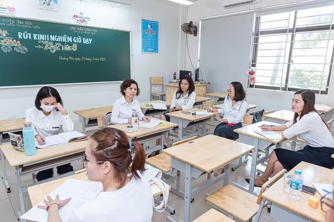 Một trong những buổi sinh hoạt chuyên đề giữa giáo viên quận Hoàng Mai và huyện Ứng Hòa Một trong những buổi sinh hoạt chuyên đề giữa giáo viên quận Hoàng Mai và huyện Ứng Hòa