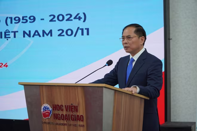 Phó Thủ tướng, Bộ trưởng Bộ Ngoại giao Bùi Thanh Sơn chúc mừng Học viện Ngoại giao nhân kỷ niệm 65 năm thành lập đơn vị