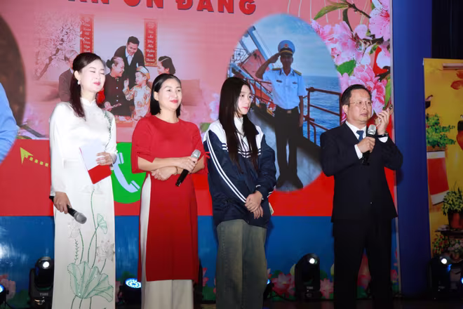 Ngành giáo dục chia sẻ khó khăn với giáo viên, học sinh có người thân công tác tại hải đảo