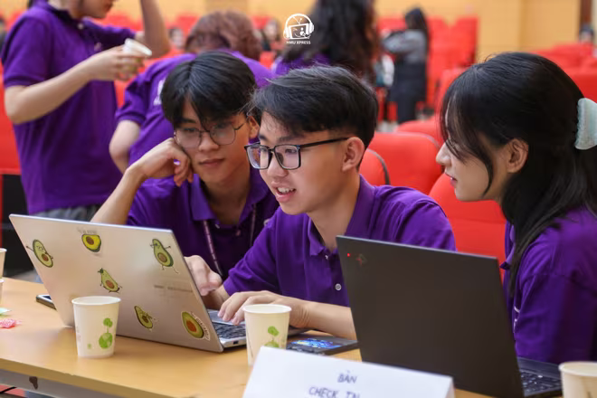 Bộ GD-ĐT đang triển khai cấp văn bằng số cho người học trên toàn quốc theo mã định danh cá nhân. Bộ GD-ĐT đang triển khai cấp văn bằng số cho người học trên toàn quốc theo mã định danh cá nhân.