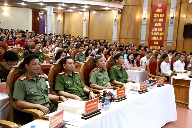 Trong kỷ nguyên mới - kỷ nguyên vươn mình của dân tộc, việc giáo dục quyền con người cho học sinh càng trở nên cấp thiết