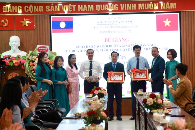 Đoàn giáo viên Lào bày tỏ ấn tượng mạnh với sự quan tâm, hỗ trợ của nhà trường và Sở GD-ĐT Hà Nội