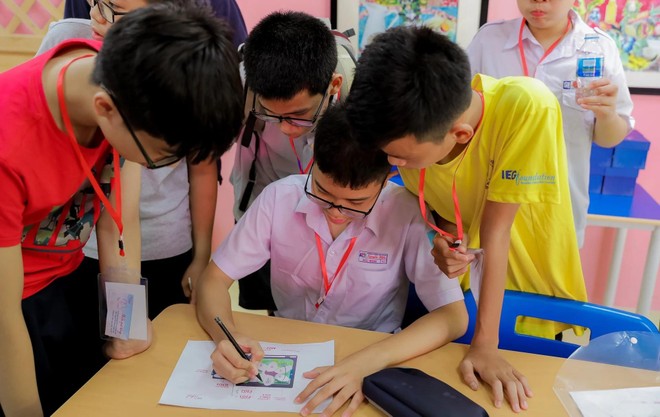 AIMO thu hút học sinh từ hơn 20 quốc gia và vùng lãnh thổ tham gia như Trung Quốc, Singapore, Hàn Quốc, Malaysia, Iran, Ấn Độ…