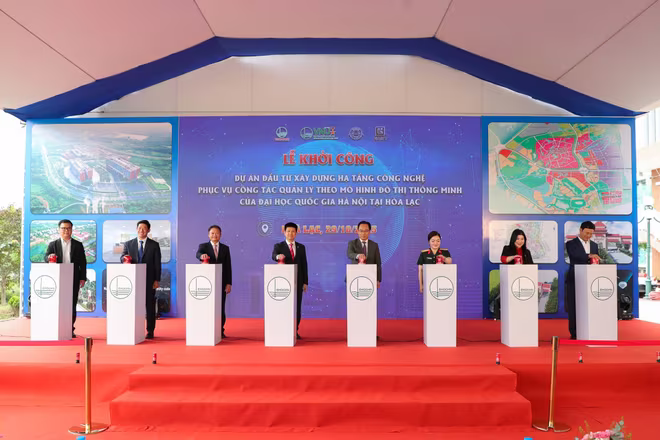 Việc triển khai Dự án hạ tầng công nghệ đô thị thông minh là bước đi cụ thể hóa chiến lược phát triển ĐHQGHN đến năm 2030 được xếp hạng nhóm 100 đại học hàng đầu châu Á. Việc triển khai Dự án hạ tầng công nghệ đô thị thông minh là bước đi cụ thể hóa chiến lược phát triển ĐHQGHN đến năm 2030 được xếp hạng nhóm 100 đại học hàng đầu châu Á.