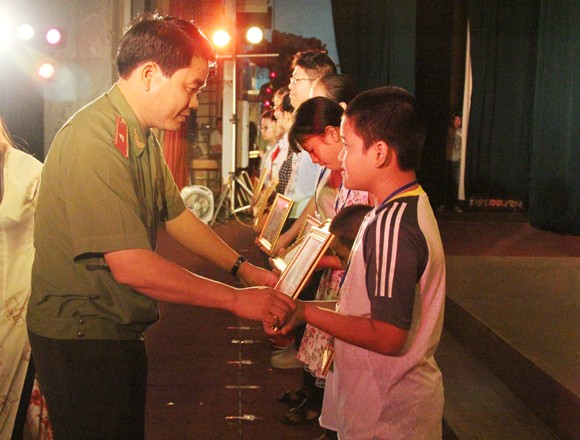 Vui tết Trung thu, biểu dương khen thưởng con em CBCS CATP Hà Nội ảnh 2 Vui tết Trung thu, biểu dương khen thưởng con em CBCS CATP Hà Nội ảnh 2
