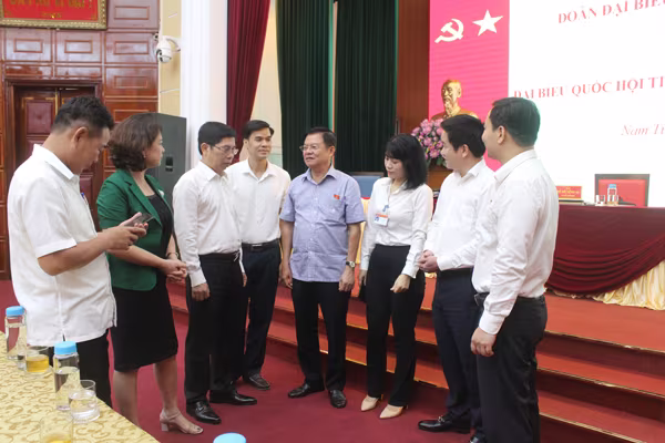 Các đại biểu Quốc hội trao đổi ý kiến với cử tri quận Nam Từ Liêm Các đại biểu Quốc hội trao đổi ý kiến với cử tri quận Nam Từ Liêm