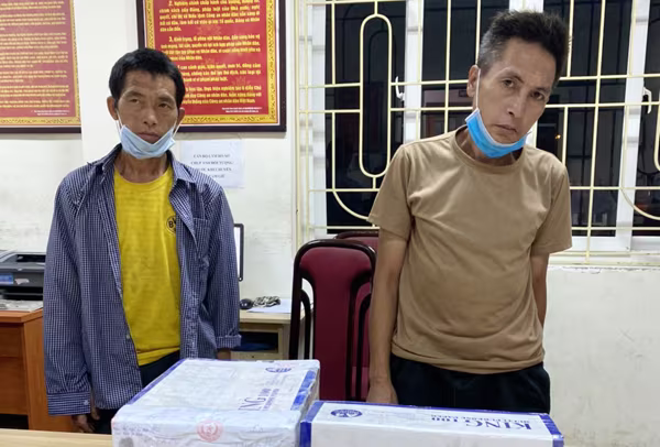 Vận chuyển ma túy thuê nhưng hai đối tượng lại lấy nhầm ba lô khi xuống xe khách