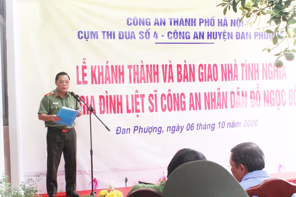 Thiếu tướng Nguyễn Hải Trung, Ủy viên Ban Thường vụ Thành ủy, Bí thư Đảng ủy, Giám đốc CATP Hà Nội phát biểu tại lễ khánh thành nhà tình nghĩa tặng gia đình thân nhân liệt sỹ CAND Đỗ Ngọc Đổng