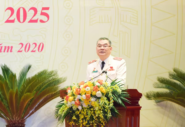 Thiếu tướng Tô Ân Xô, Chánh Văn phòng Bộ Công an thay mặt Đoàn thư ký thông qua Nghị quyết Đại hội Thiếu tướng Tô Ân Xô, Chánh Văn phòng Bộ Công an thay mặt Đoàn thư ký thông qua Nghị quyết Đại hội